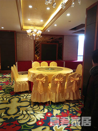 宇成朝阳酒店台布椅套实拍1