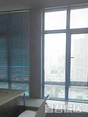 荣悦台办公室的百叶帘实拍