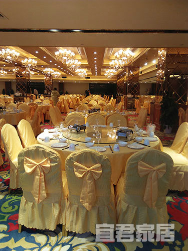 宇成朝阳酒店台布椅套实拍2